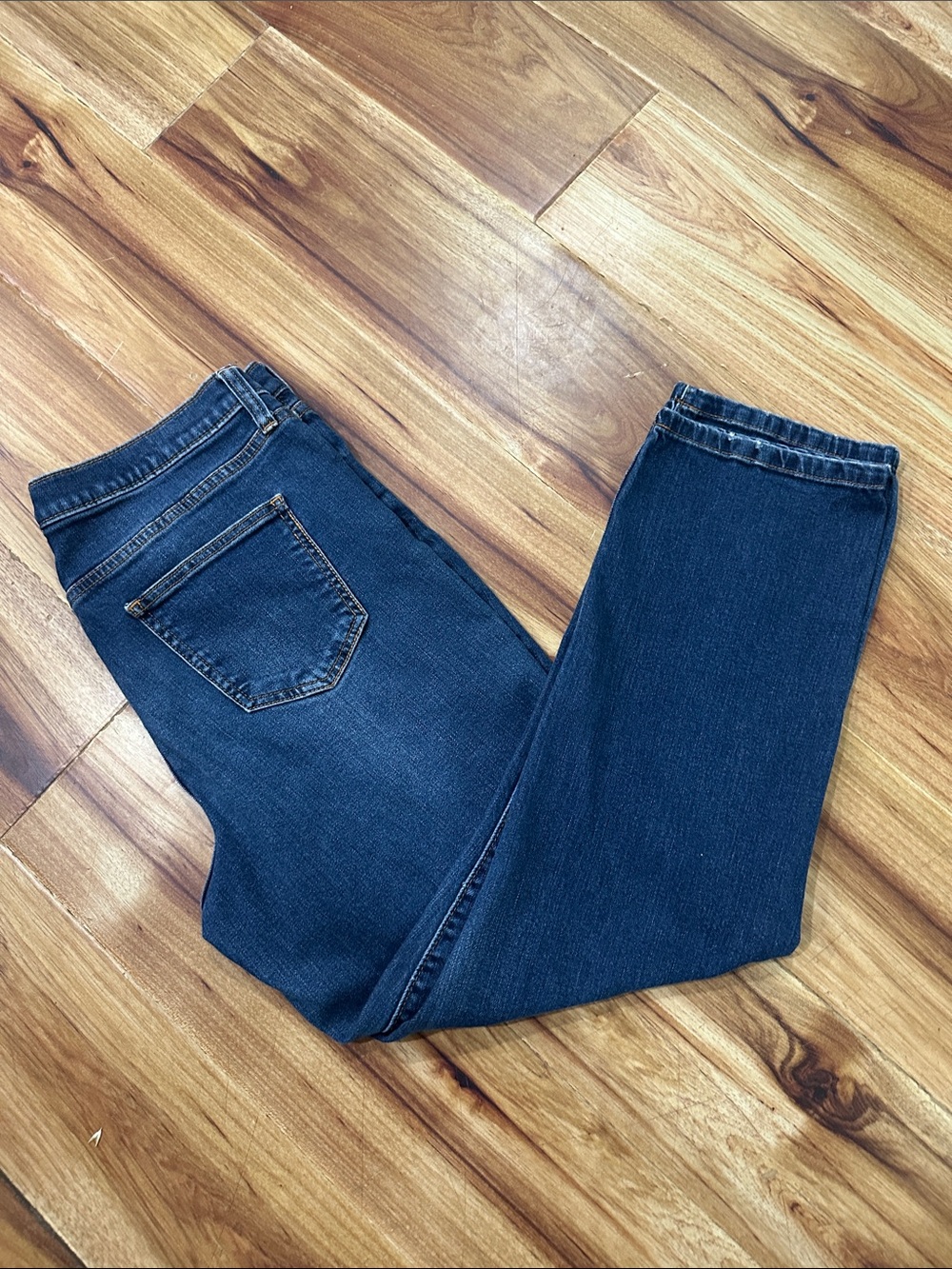 #064 Universal Thread Straight-Leg Dark Blue Women's Jean